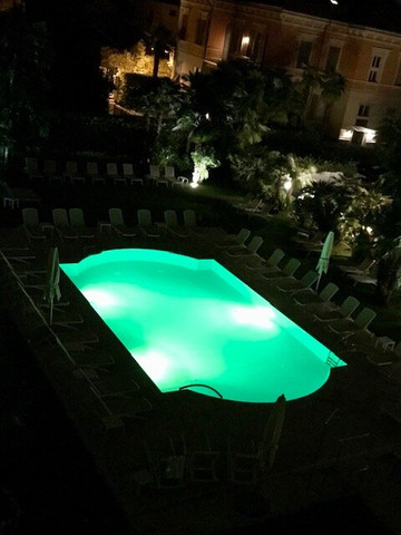 自由大酒店主图