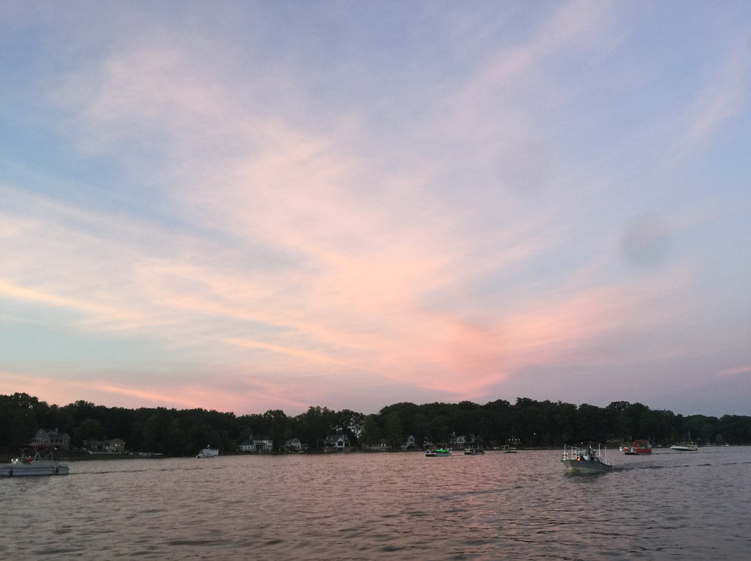 Portage Lakes Cruises景点图片