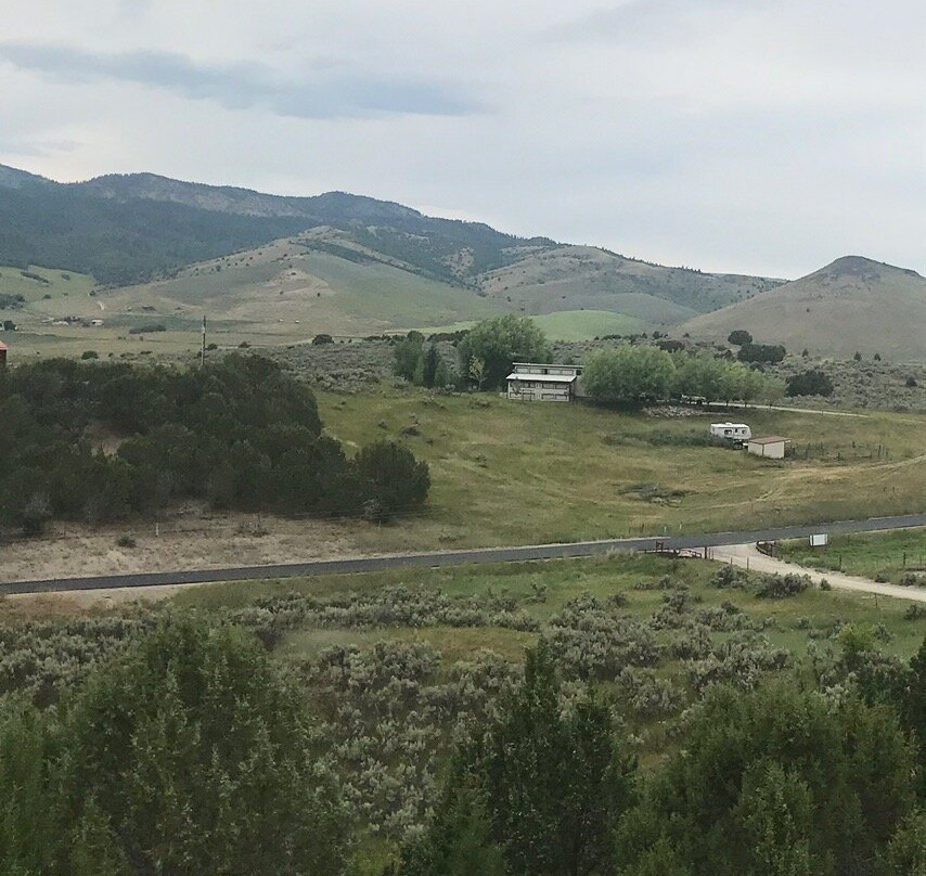 Lions Gate Manor主图