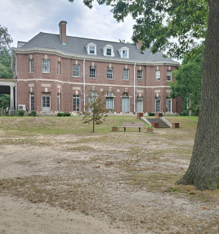 Brookwood Hall-East Islip必去景点