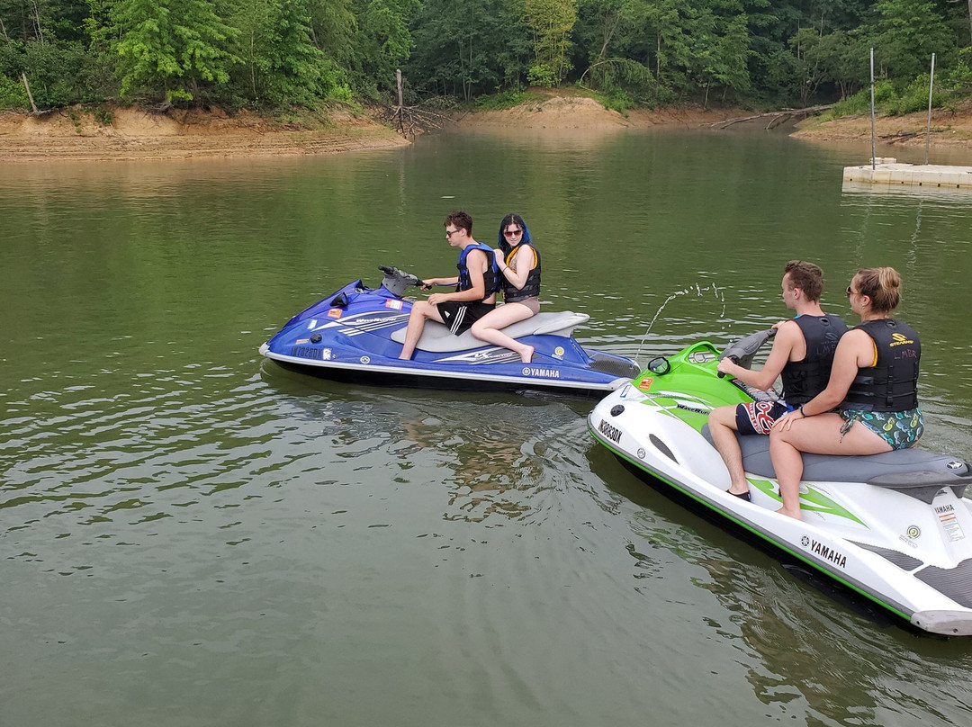 Lake Monroe Boat Rental-布卢明顿必去景点