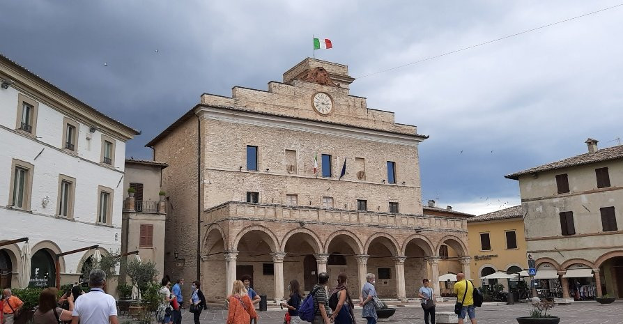 Piazza del comune-Montefalco必去景点