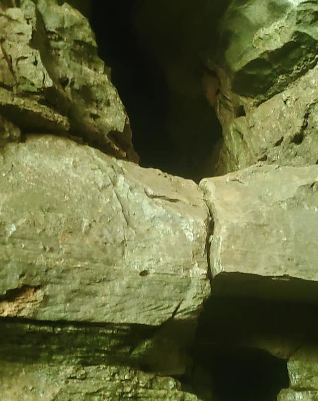 Indian Rockhouse Trail景点图片