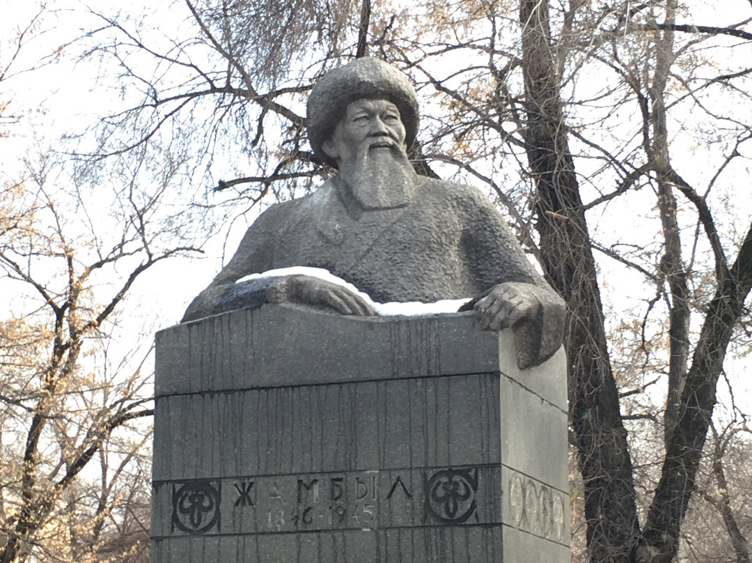 Monument Bust to Jambyl Jabayev景点图片