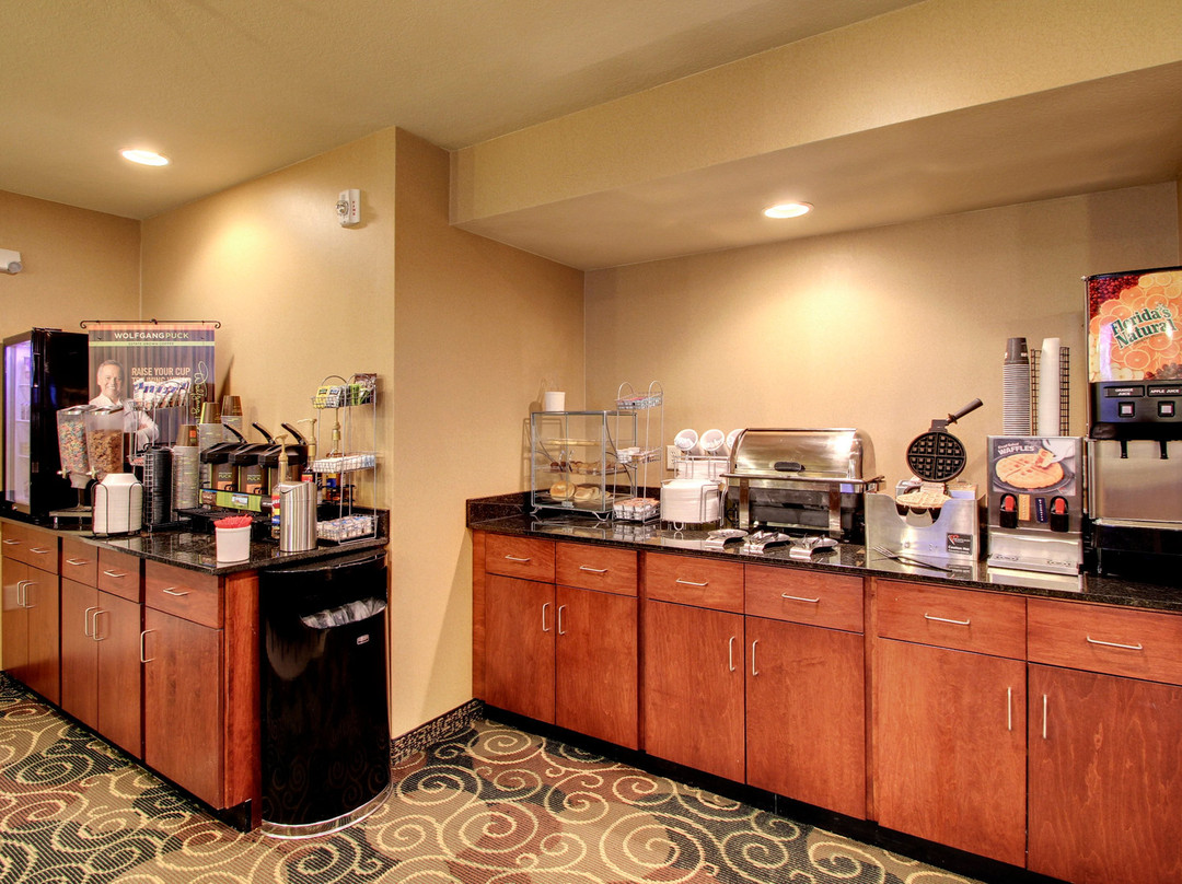 Cobblestone Hotel & Suites - Newton主图