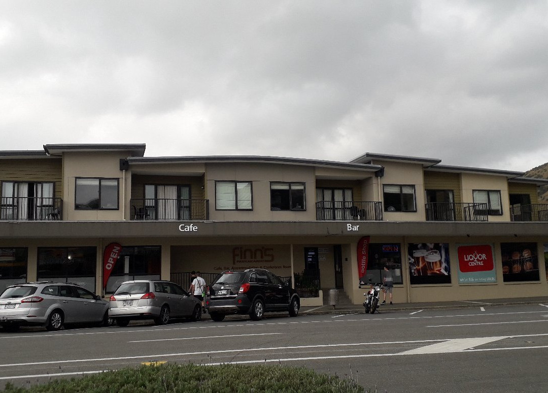 Finn's Paekakariki主图