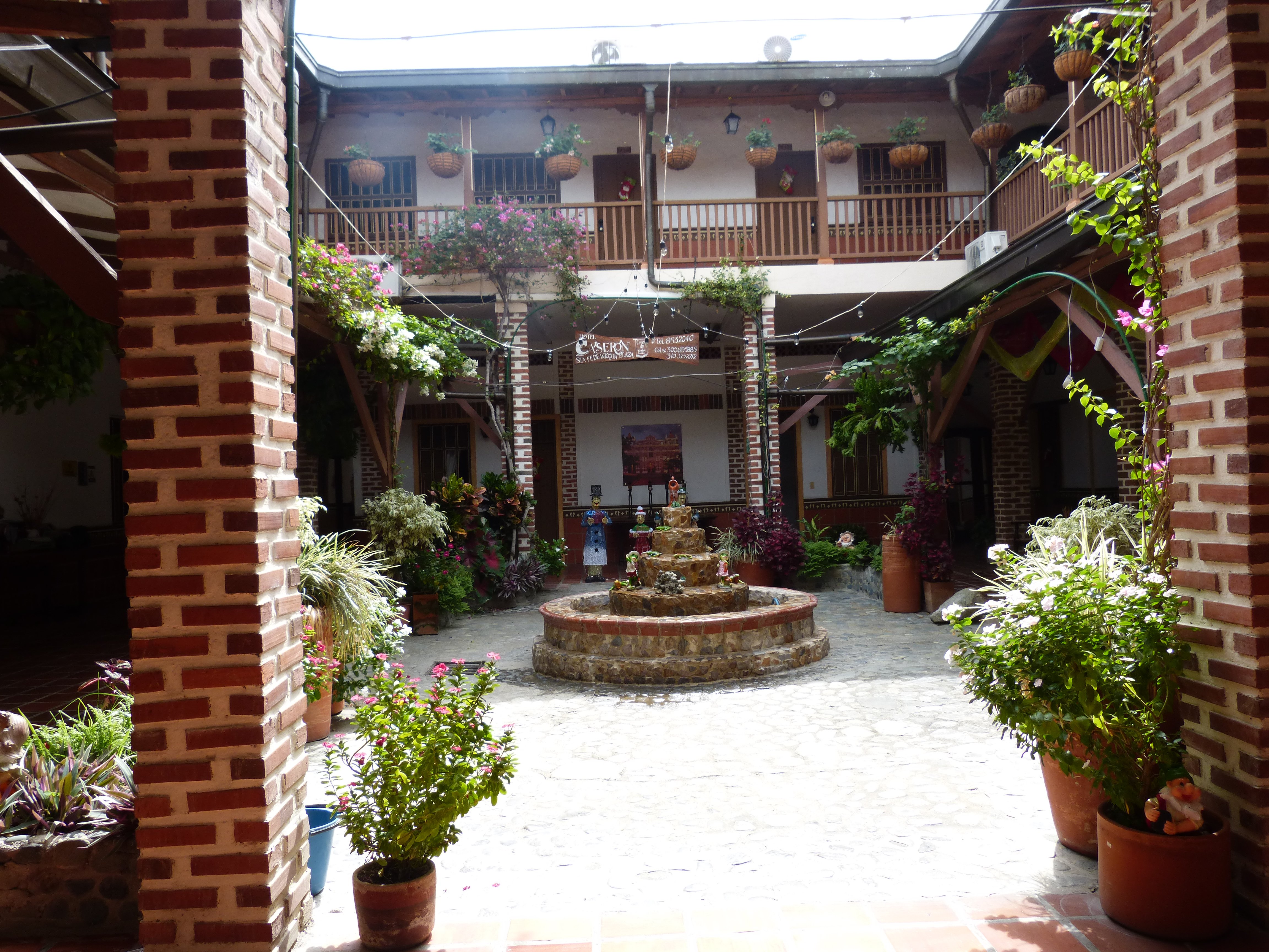 Hotel Caseron Plaza-官方