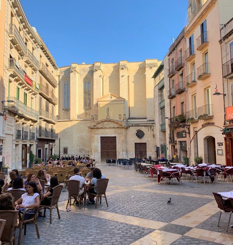 Plaza del Mercadal-雷乌斯必去景点