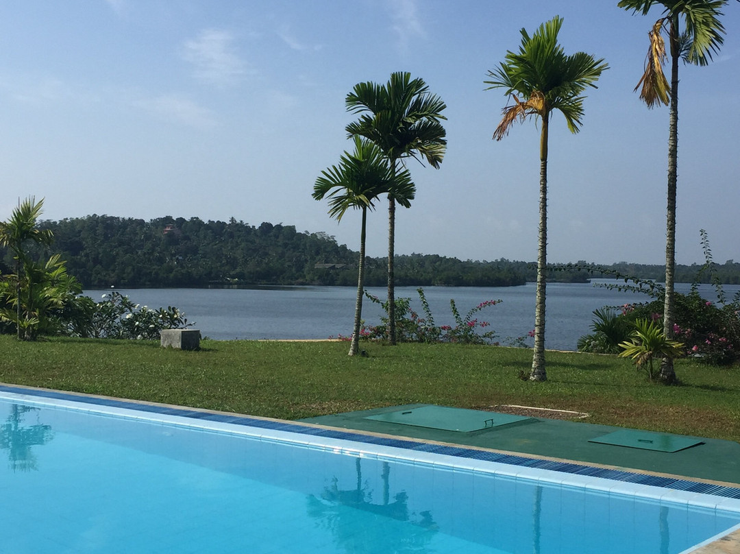 卡拉邦戈湖度假酒店主图