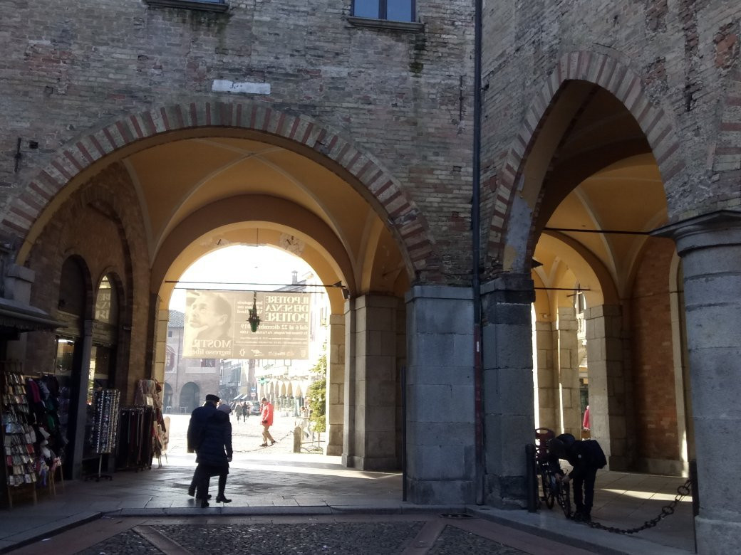 Piazza Broletto-洛迪必去景点