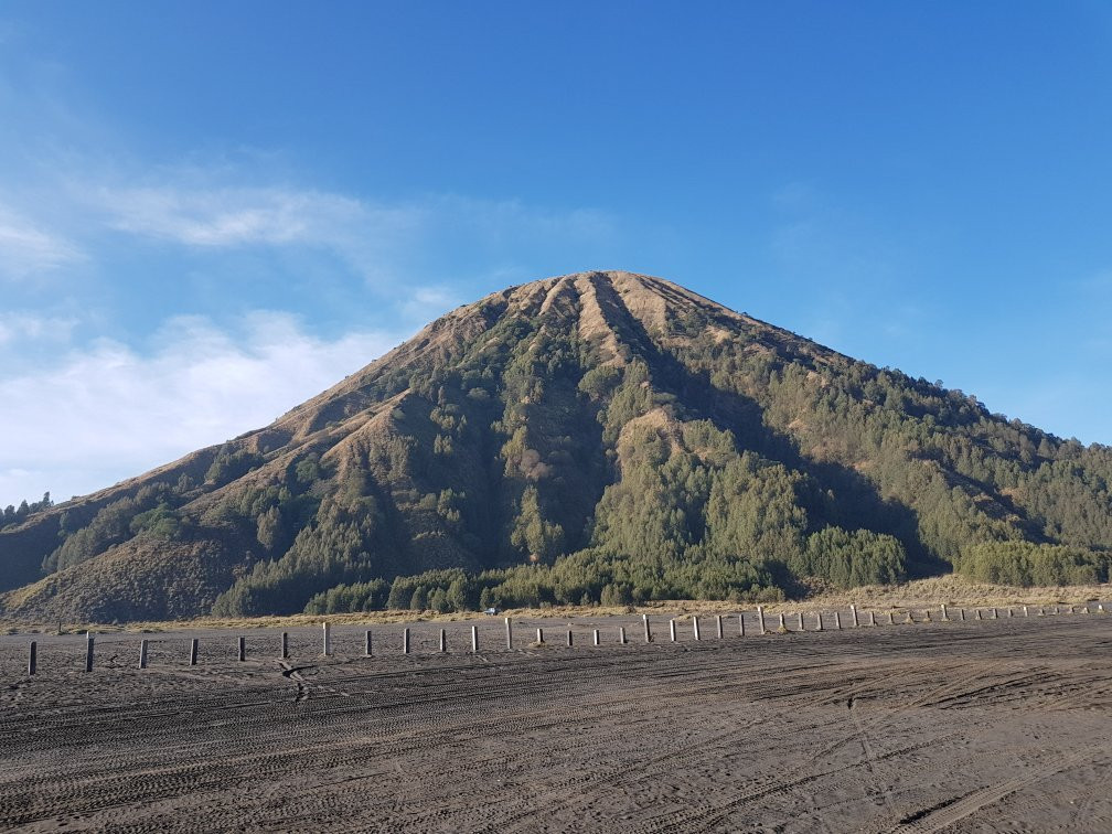 Mount Batok-腾格尔火山口必去景点