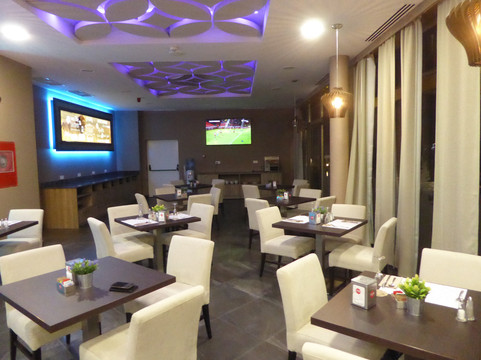 Hotel Admiral San Roque主图