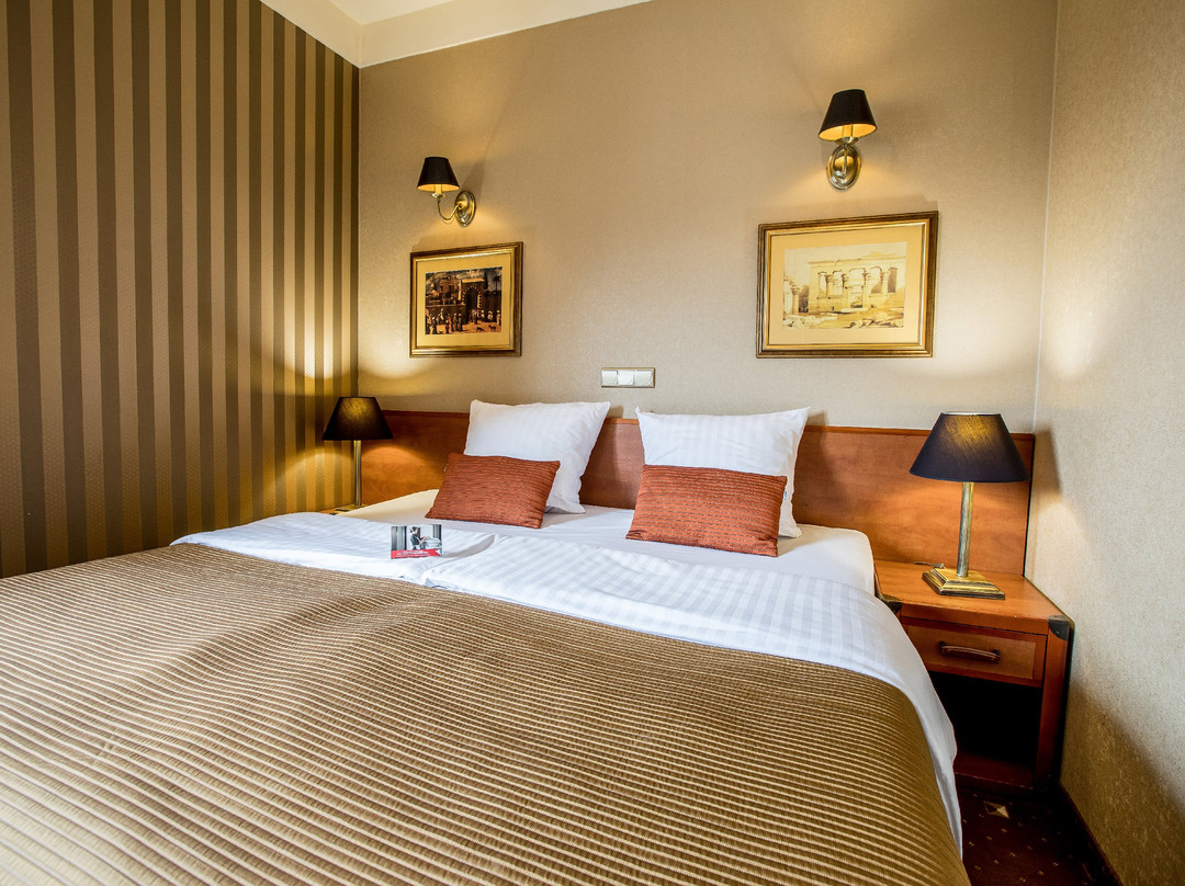 贝拉晚报大酒店主图