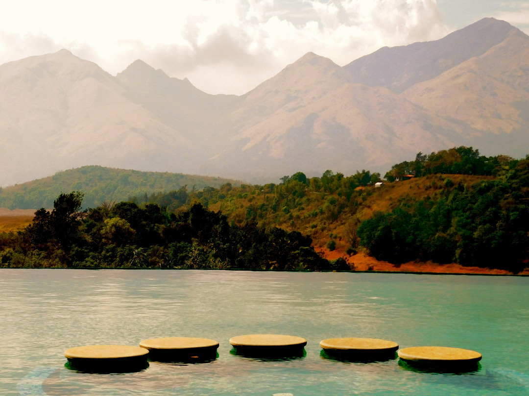 沙罗义度假村主图