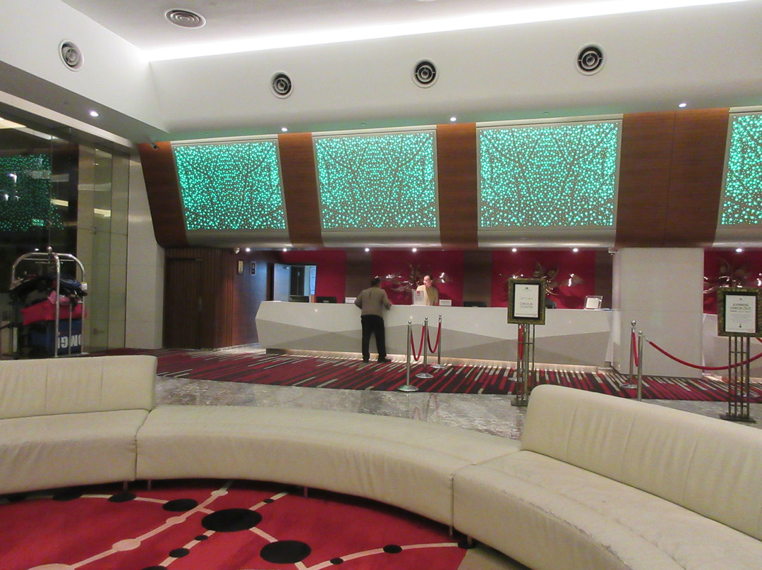 双威金字塔酒店主图