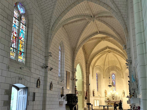 Église Saint-Pierre-Es-Liens-Chedigny必去景点