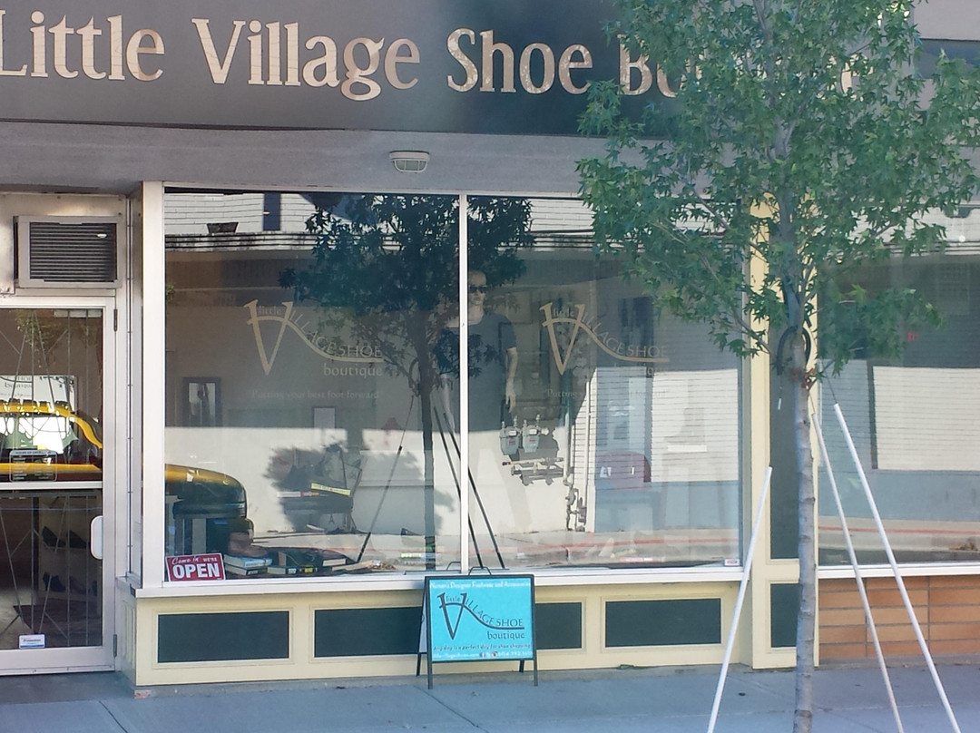 Little Village Shoe Boutique景点图片