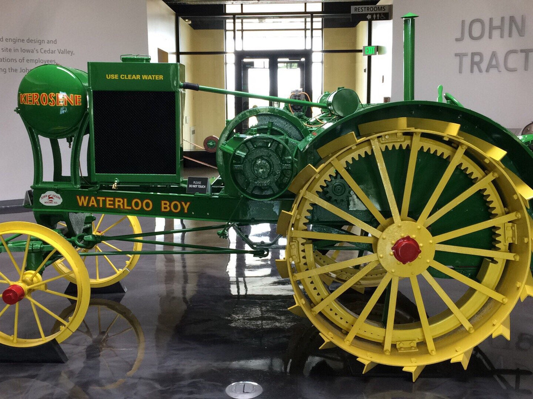 Waterloo旅游景点-John Deere Tractor & Engine Museum