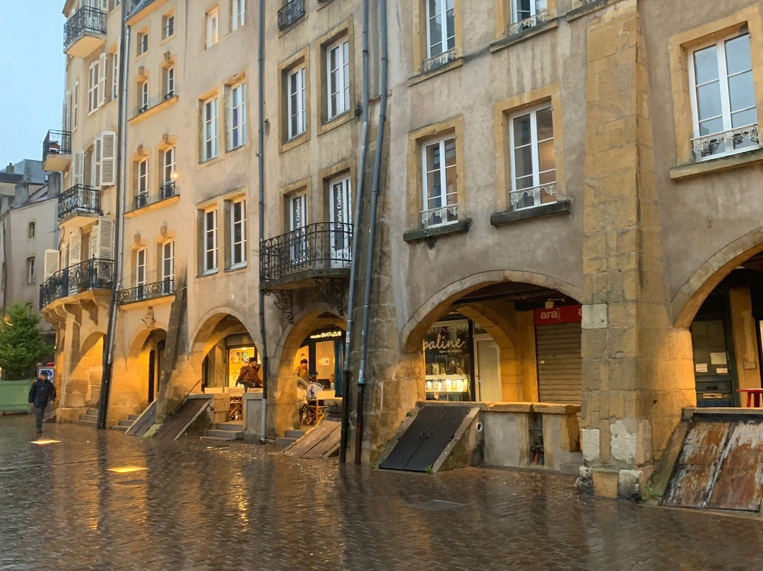 Place Saint-Louis-梅斯必去景点