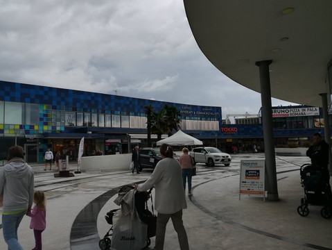 Laguna Shopping-耶索洛必去景点