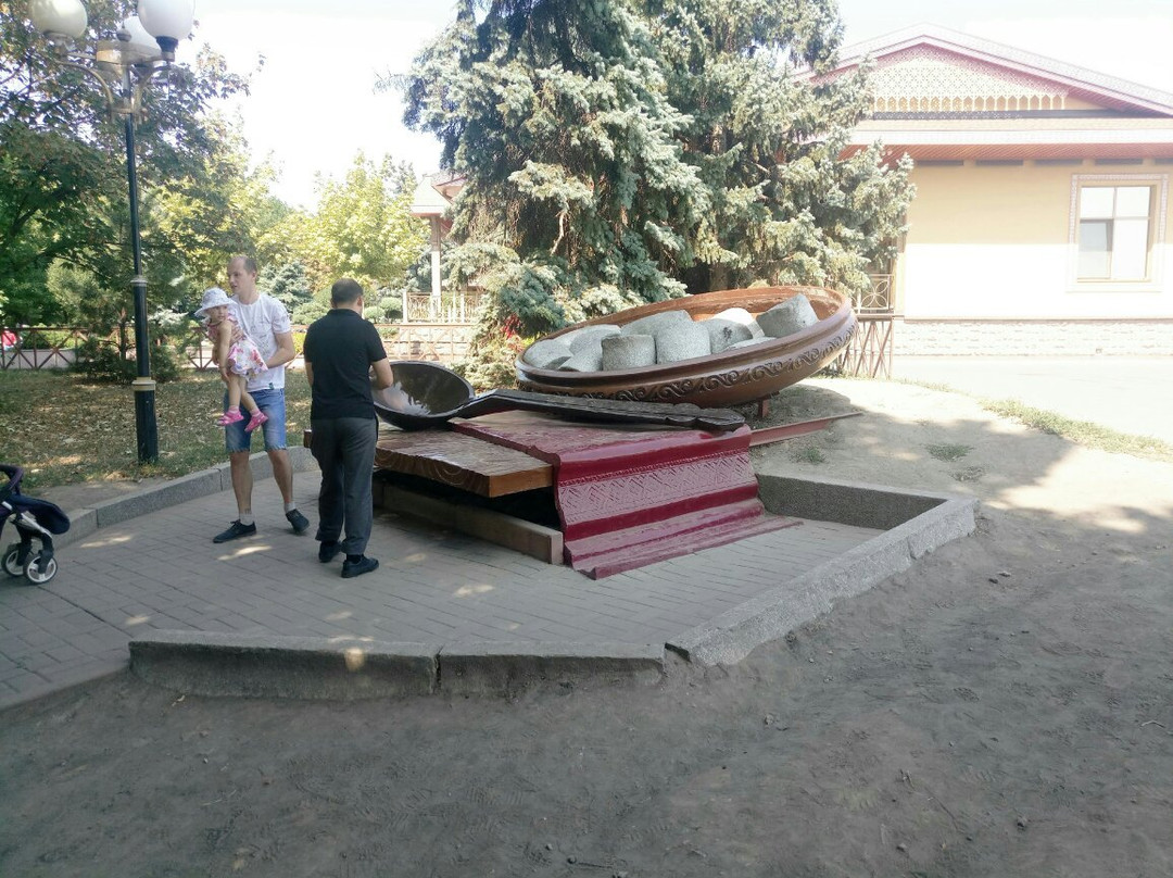 Poltava Dumplings Monument-Poltava必去景点