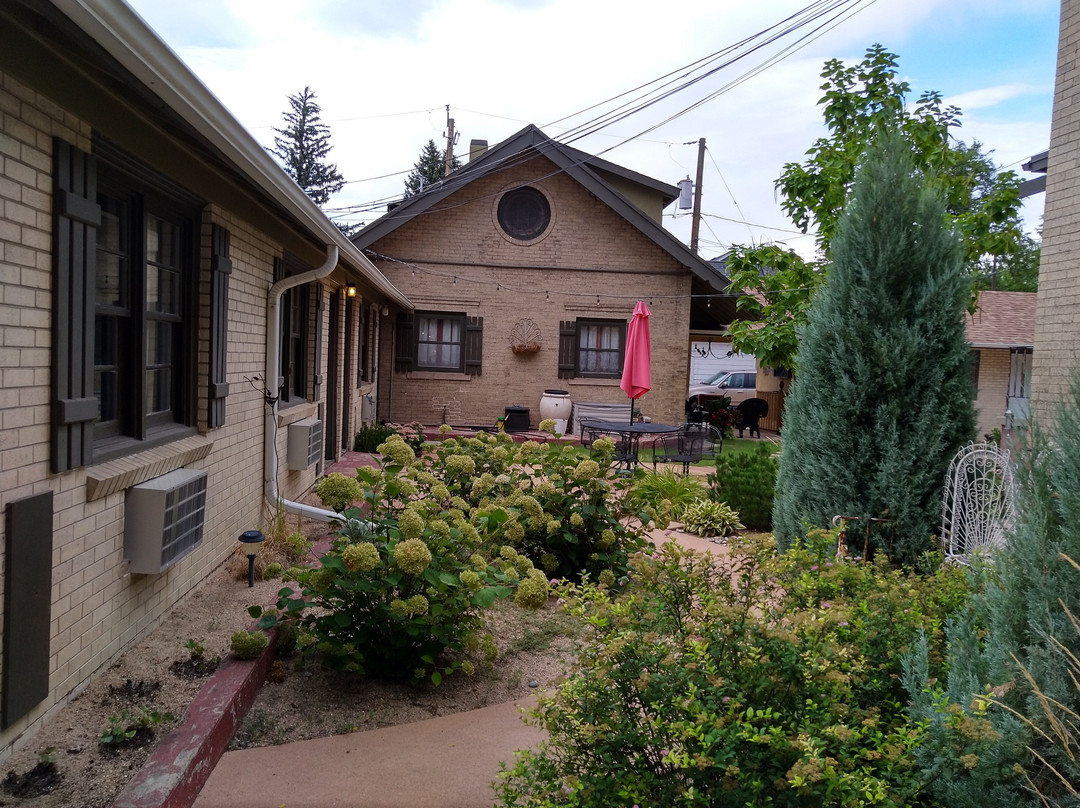 The Crest Motel主图