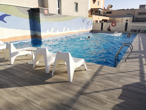 信天翁酒店主图