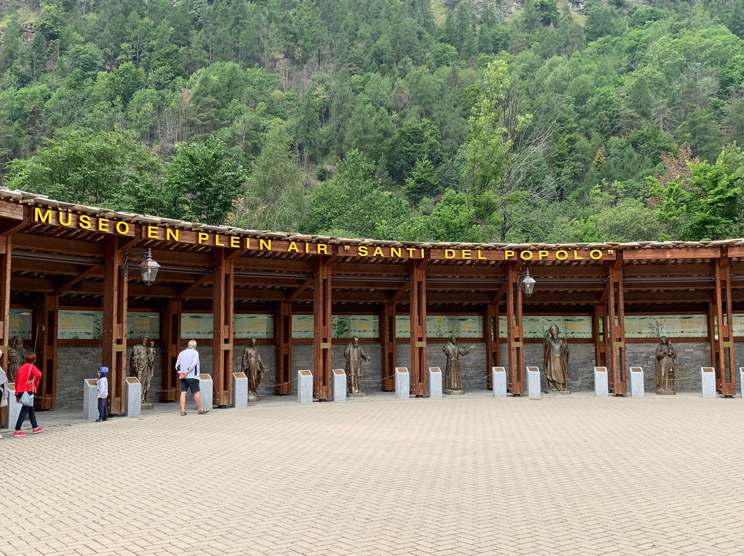 Museo En Plein Air d'arte sacra 'Santi del Popolo'-Casteldelfino必去景点