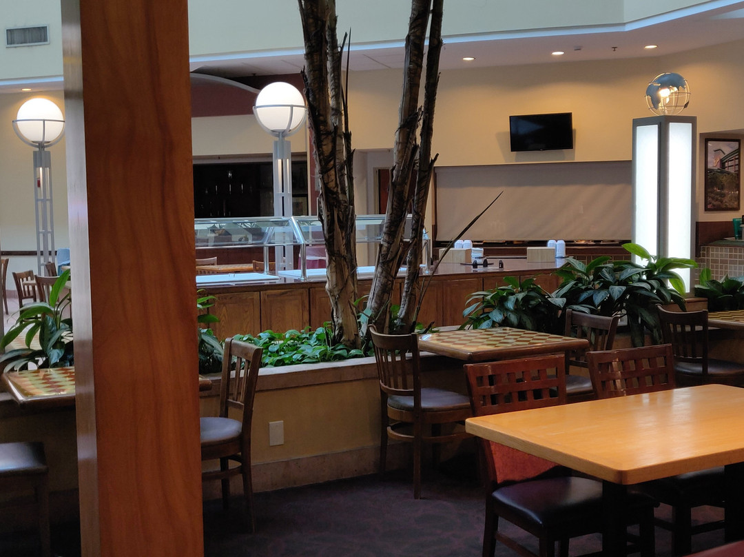 Embassy Suites by Hilton Tampa USF Near Busch Gardens主图