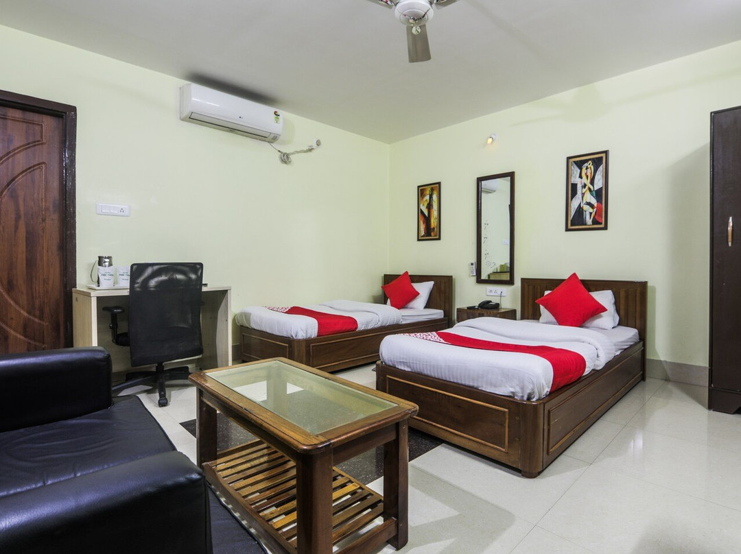 OYO 24270 Hotel Pine Yard主图