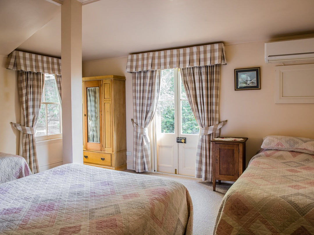 Capers Guest House主图