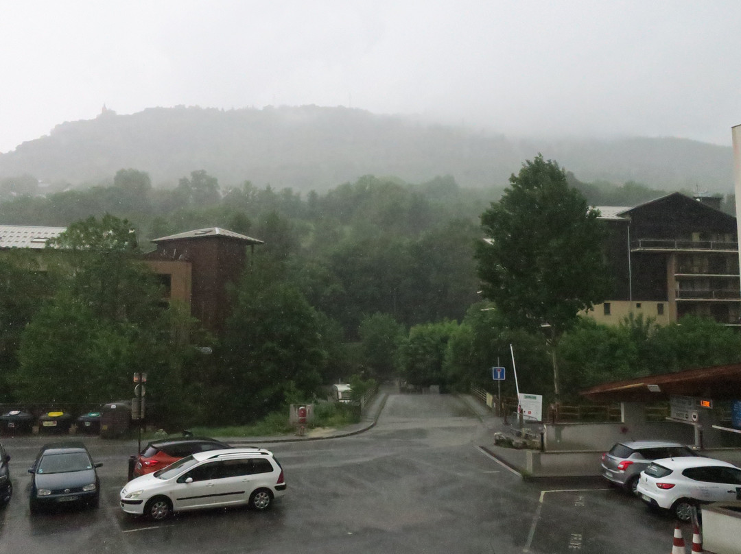尼米亚蓝鹰公寓