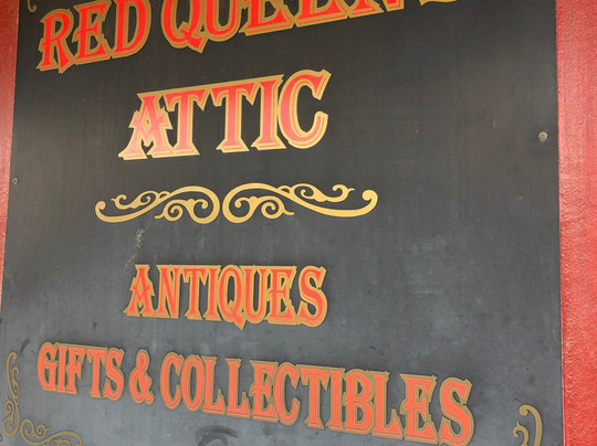 Red Queen's Attic Antiques Gifts & Collectibles-Rosenberg必去景点