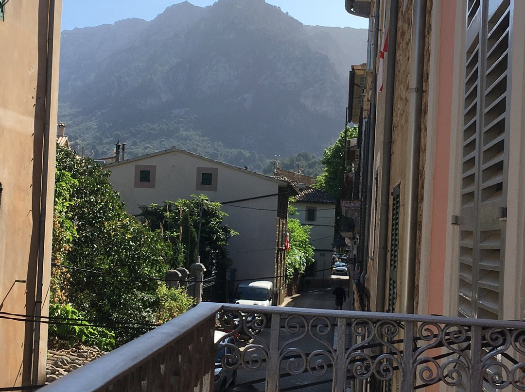 坎四月酒店主图