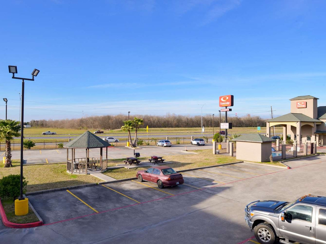 Econo Lodge Inn & Suites Port Arthur Near Sabine Pass主图