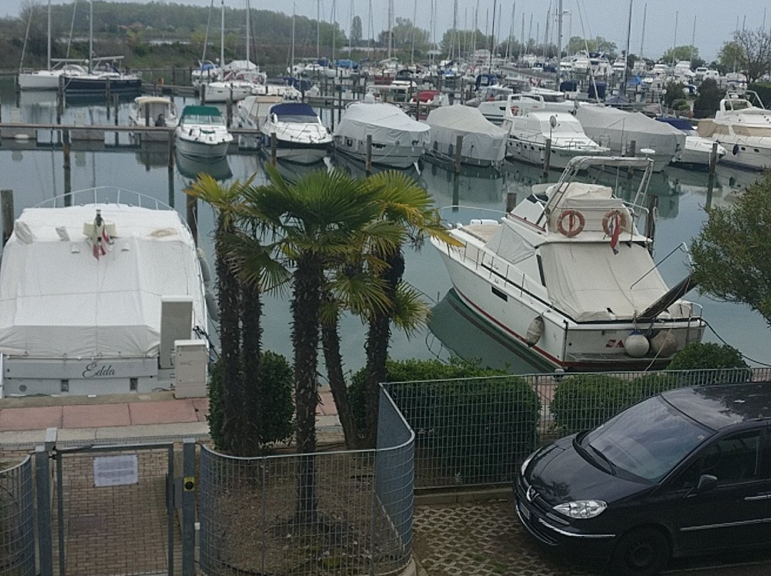 Marina Room & Suites主图