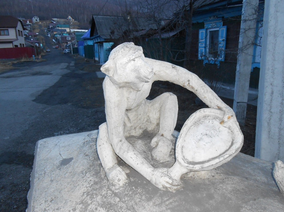 Monument to Bear and Monkey-斯柳江卡必去景点