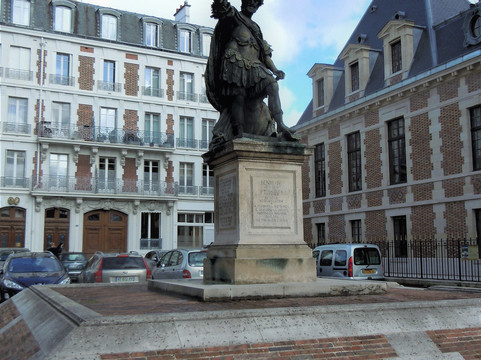 Monument a Henri IV-沙朗通桥必去景点
