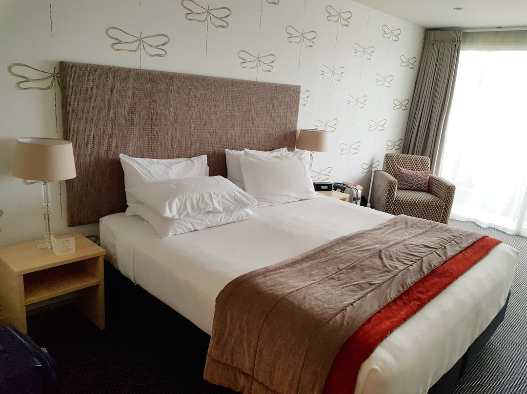 The Crown Hotel主图