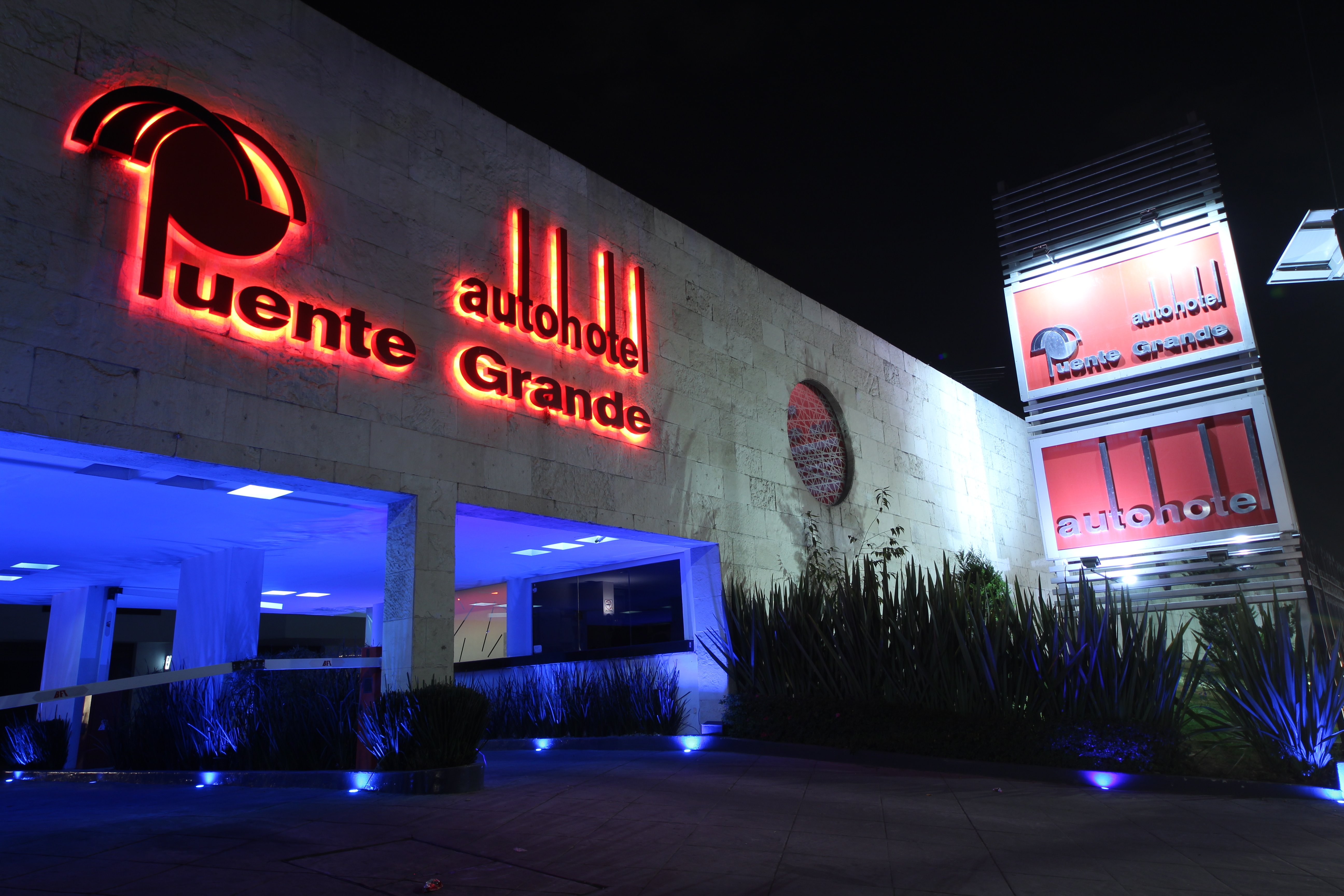 Auto Hotel Puente Grande-官方