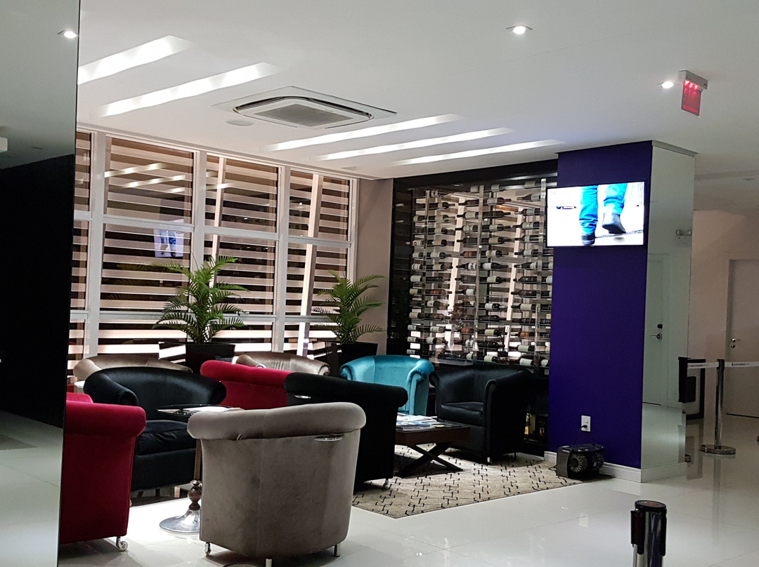 Holiday & Business Hotel主图