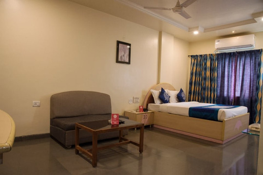 Hotel Ratnalok主图