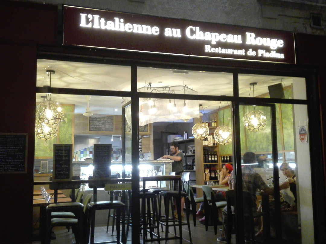 L'Italienne au Chapeau Rouge