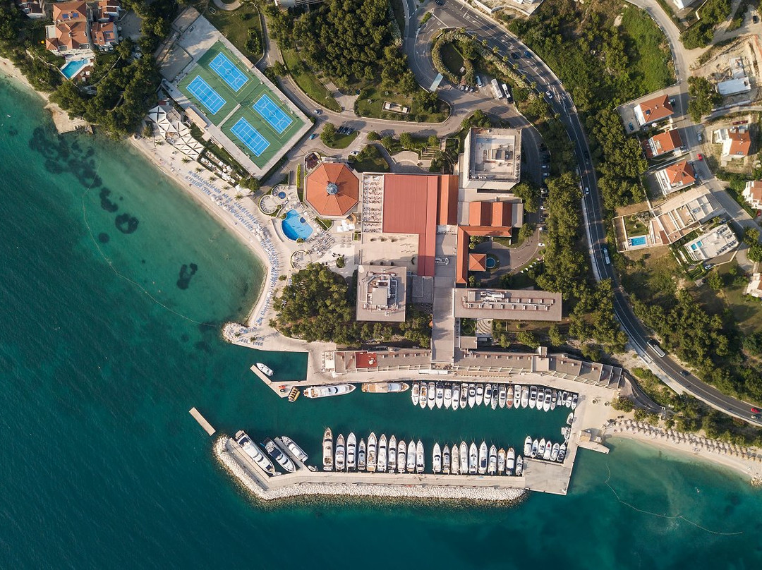 艾美拉弗斯布里特酒店主图