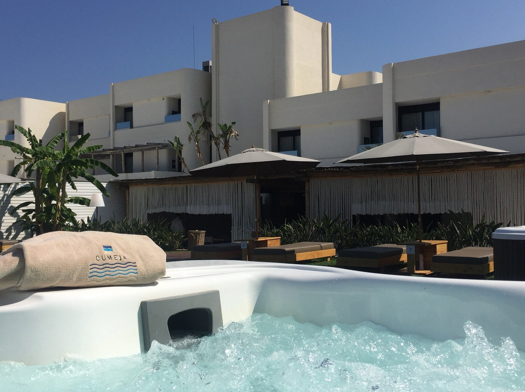 Cumeja - Beach Club & Hotel主图
