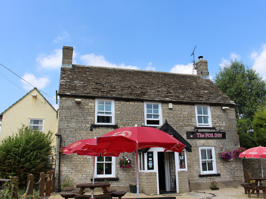 Hawkesbury Upton Fox Inn主图