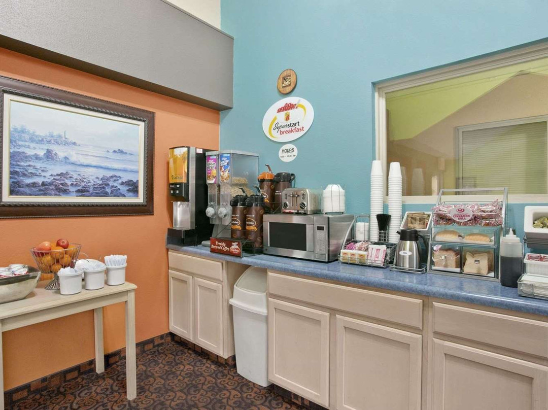 Super 8 by Wyndham Belleville IL/St. Louis Area主图