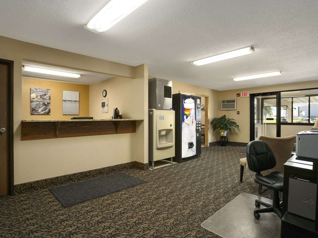 Super 8 by Wyndham Alexandria MN主图