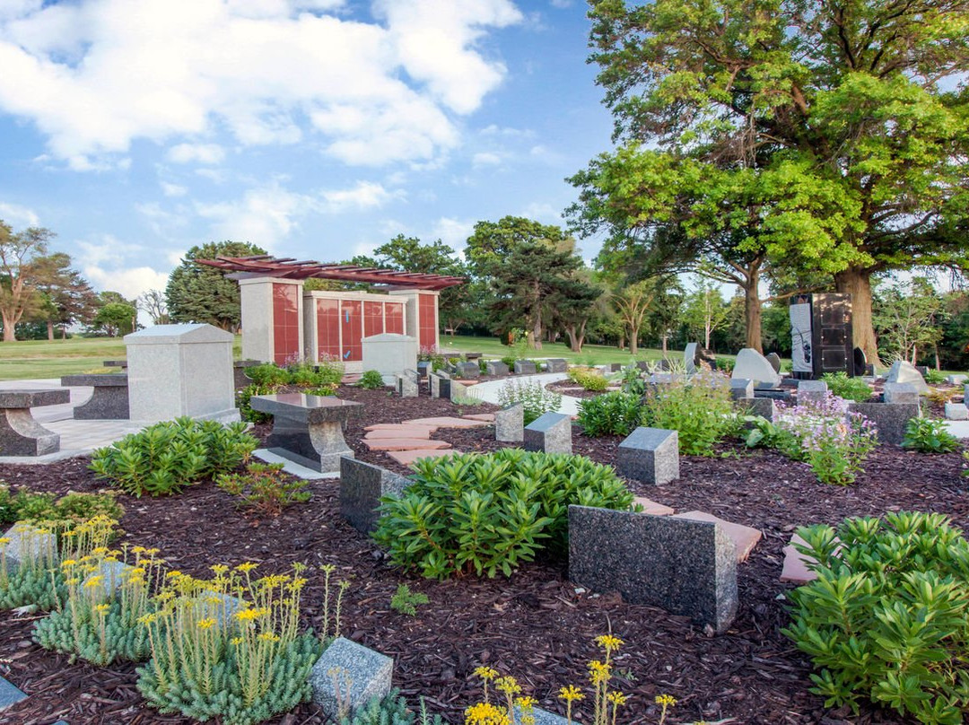 Westlawn Hillcrest Memorial Park and Funeral Home景点图片