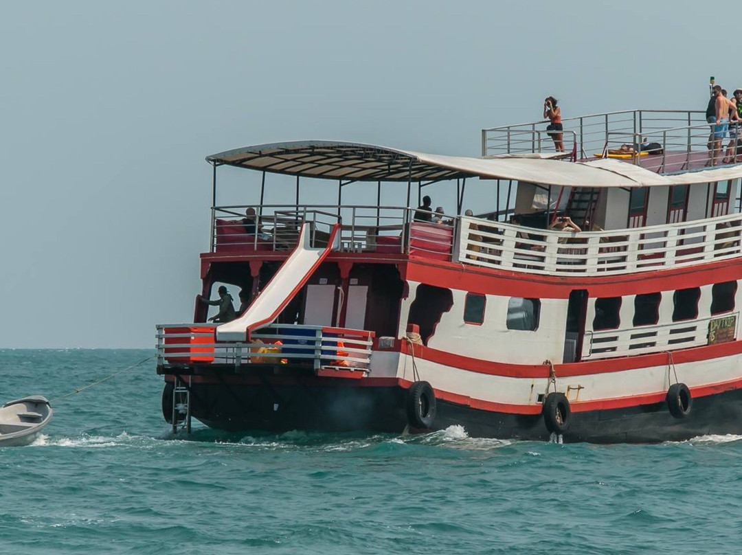 The Islander Boat Tour景点图片